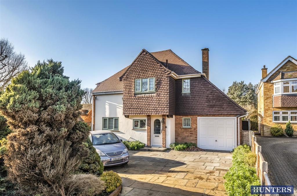 Ardleigh Green Road, Hornchurch, RM11 2JY 3 bed detached house £675,000