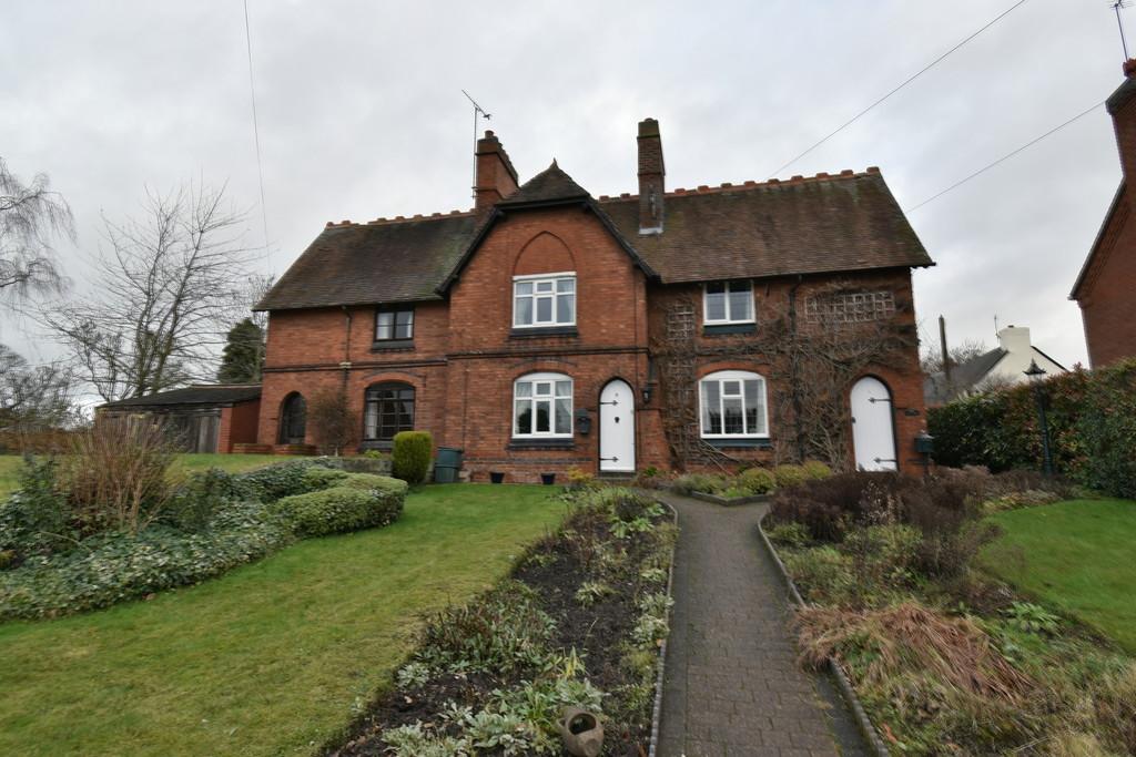 Bells End Road, WaltononTrent 2 bed terraced house £210,000