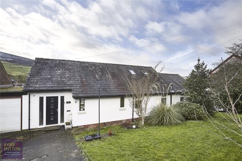 8 Central Avenue, Greenfield, Oldham, OL3 7DH