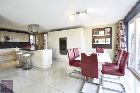 8 Central Avenue, Greenfield, Oldham, OL3 7DH