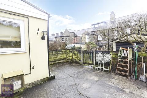 4 Hawthorpe Grove, Uppermill, Oldham, OL3 6BW