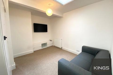 3 bedroom flat to rent, Kent Road, Southsea