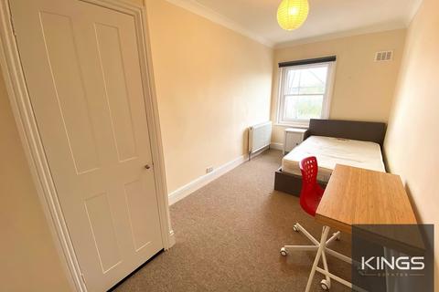 3 bedroom flat to rent, Kent Road, Southsea