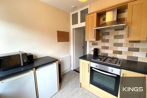 3 bedroom flat to rent, Kent Road, Southsea