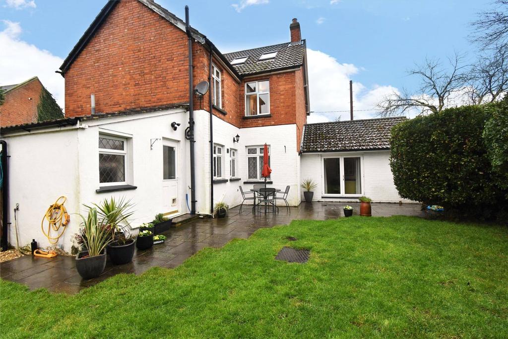Rosemary Lane, Blackwater, Camberley, GU17 3 bed semidetached house