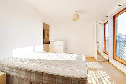 2 bedroom flat to rent, Meath Crescent, London E2