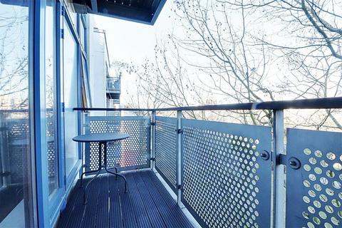 2 bedroom flat to rent, Meath Crescent, London E2