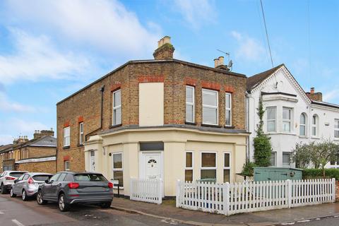 Flat 3, 51 Windmill Road, Hampton Hill, Hampton, TW12 1QS