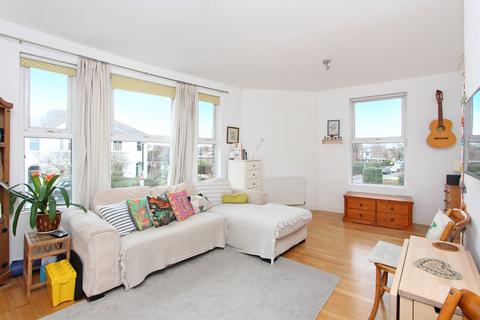 Flat 3, 51 Windmill Road, Hampton Hill, Hampton, TW12 1QS