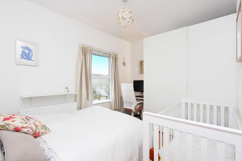 Flat 3, 51 Windmill Road, Hampton Hill, Hampton, TW12 1QS