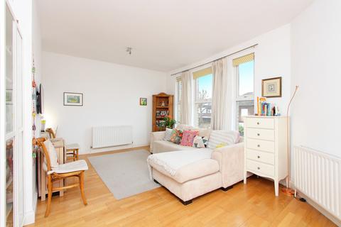 Flat 3, 51 Windmill Road, Hampton Hill, Hampton, TW12 1QS