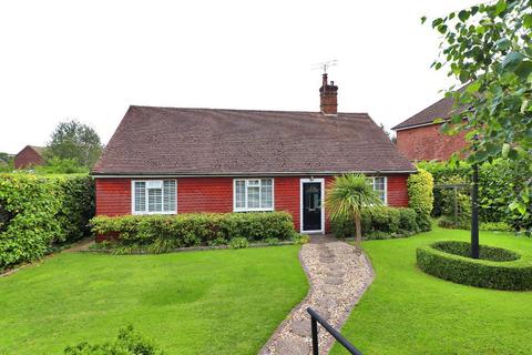 3 bedroom bungalow for sale - Angley Road, Cranbrook, Kent, TN17 2PG