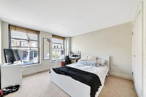 2 bedroom apartment to rent, Winders Road, London, SW11