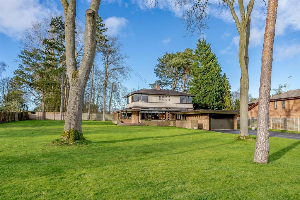 Lovelace Avenue, Solihull 4 bed detached house £1,000,000