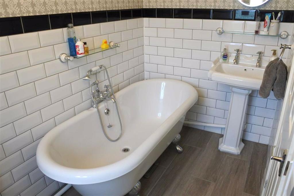 Wood Lane, Partington, Manchester 3 bed terraced house £154,999