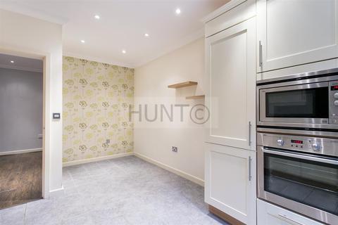 2 bedroom apartment to rent - Regents Drive, Repton Park, Woodford Green, Essex