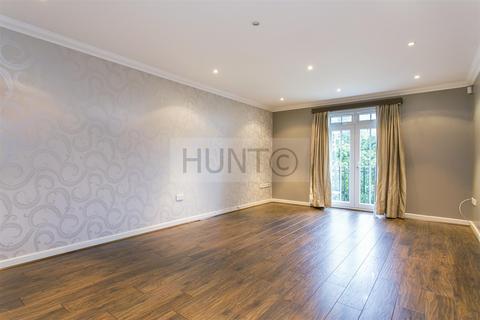 2 bedroom apartment to rent - Regents Drive, Repton Park, Woodford Green, Essex