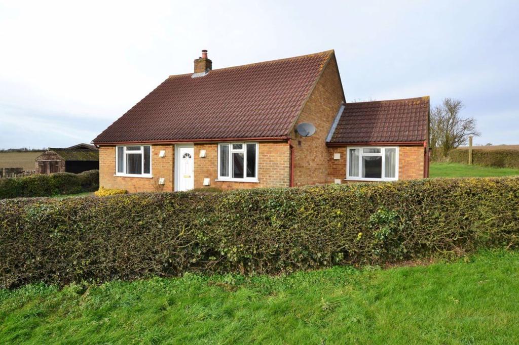 Slip End, Baldock, Hertfordshire 3 bed bungalow £1,250 pcm (£288 pw)
