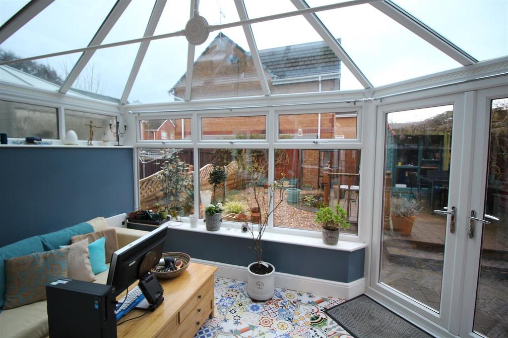 Afon Mead, Rogerstone, Newport 3 bed terraced house £215,000