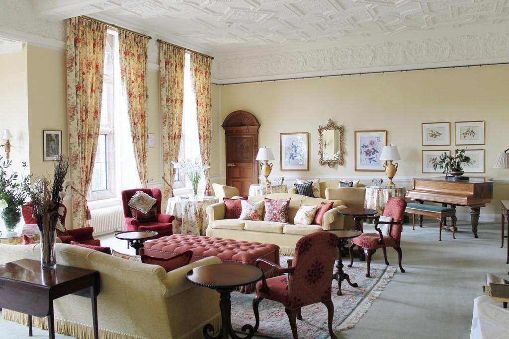 Flete House - Communal sitting room..jpg
