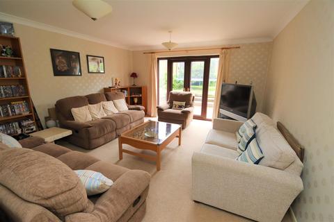 13 Wid Close, Hutton, Brentwood, CM13 1JQ