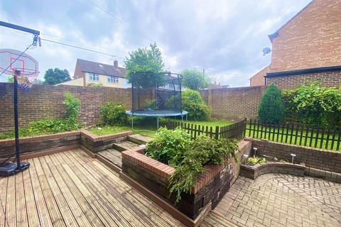 13 Wid Close, Hutton, Brentwood, CM13 1JQ
