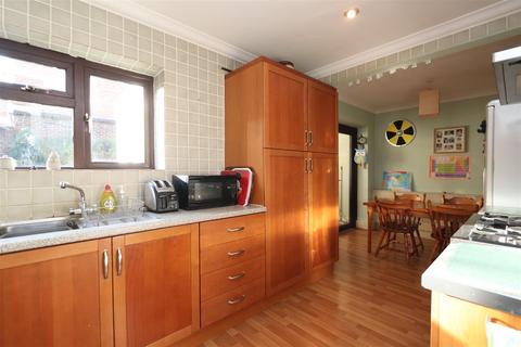13 Wid Close, Hutton, Brentwood, CM13 1JQ