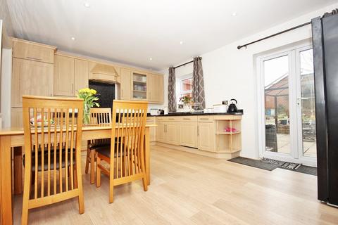 27 Hadfield Drive, Black Notley, Braintree, CM77 8XW