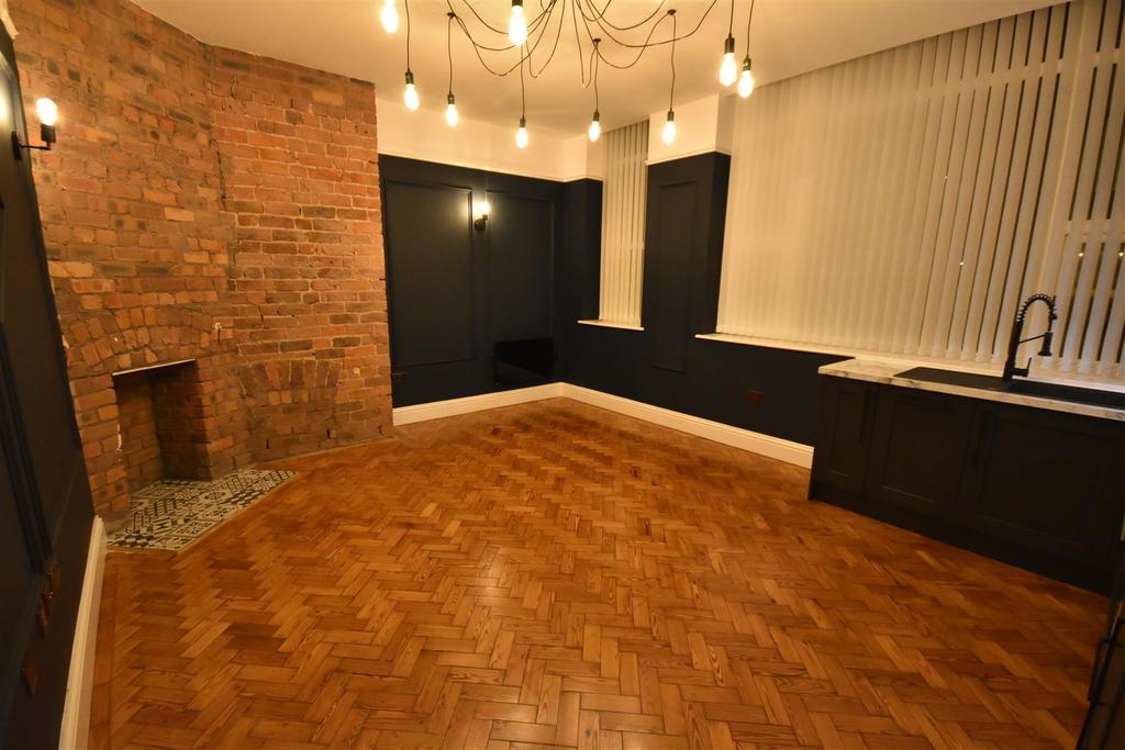 Fazakerley Street, Liverpool 2 bed apartment £975 pcm (£225 pw)