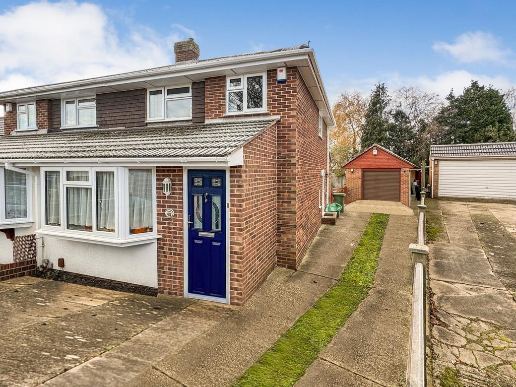 Skilton Road, Tilehurst, Reading, RG31 3 bed semidetached house for