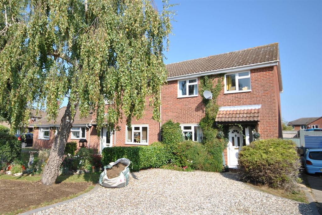 Rowan Green, Elmswell, Bury St. Edmunds 3 bed end of terrace house £