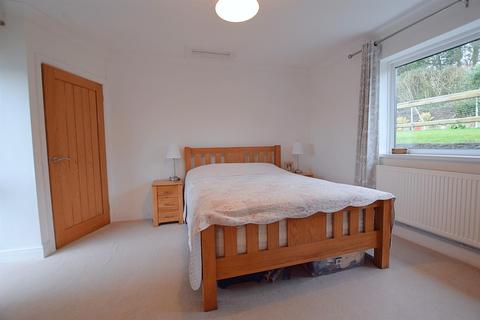 11 Brynglas Crescent, Llangunnor, Carmarthen, SA31 2HT