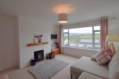 11 Brynglas Crescent, Llangunnor, Carmarthen, SA31 2HT