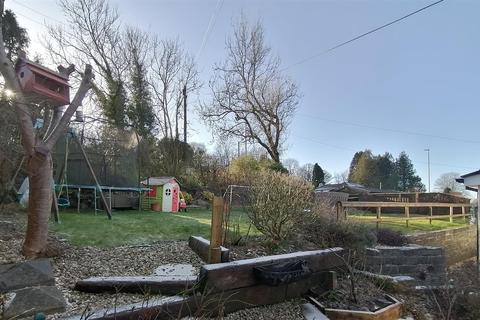 11 Brynglas Crescent, Llangunnor, Carmarthen, SA31 2HT