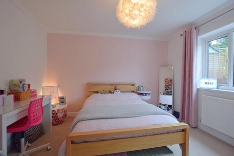 11 Brynglas Crescent, Llangunnor, Carmarthen, SA31 2HT