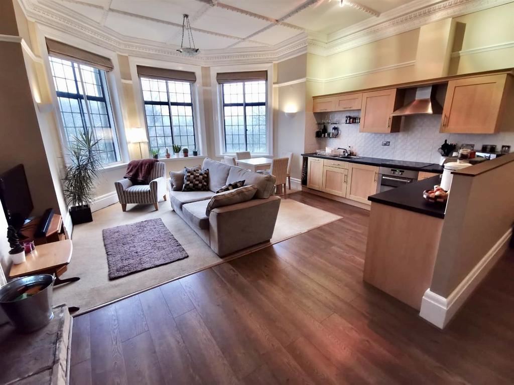 Open plan living/dining/kitchen