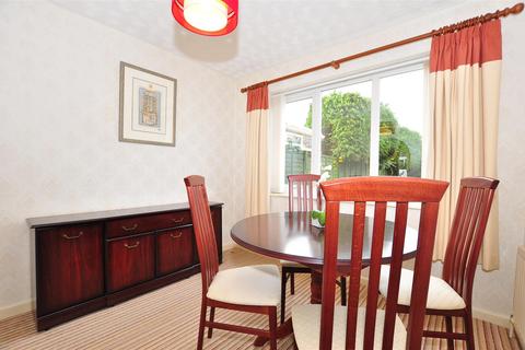 8 Barn Close, Halesowen, B63 4LL