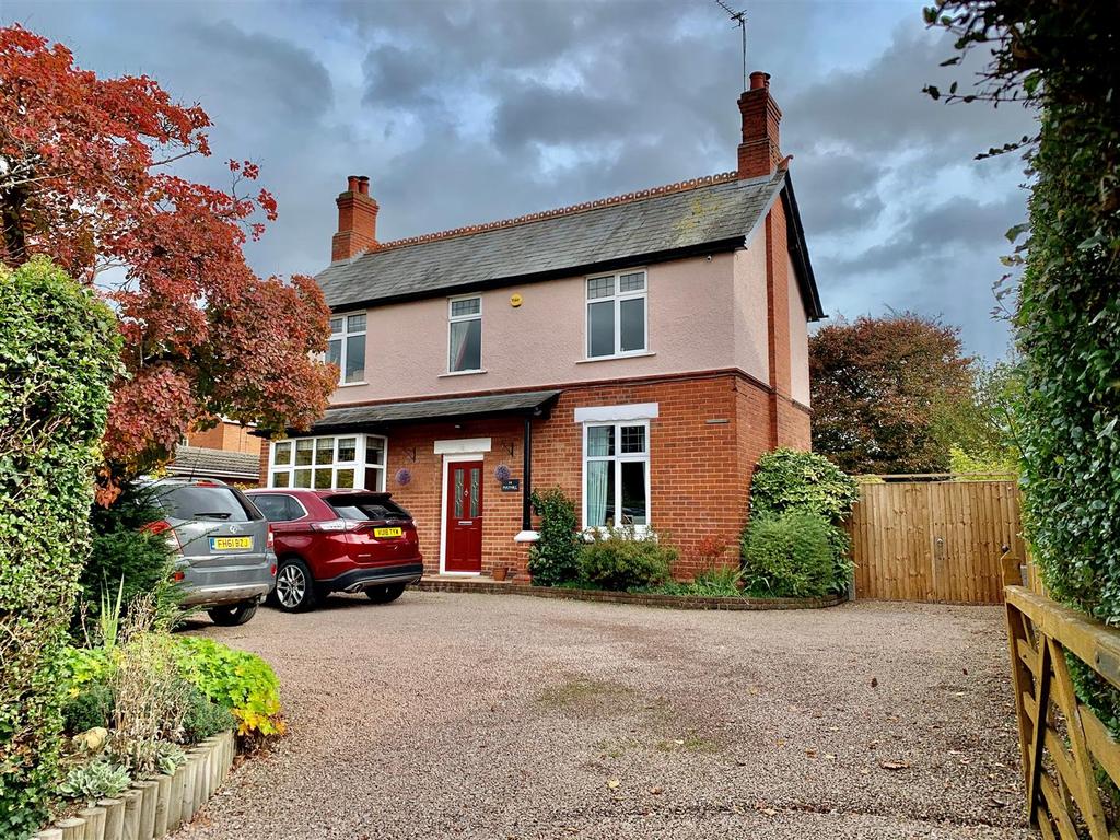 Tewkesbury Road, Longford, Gloucester 3 bed detached house £445,000