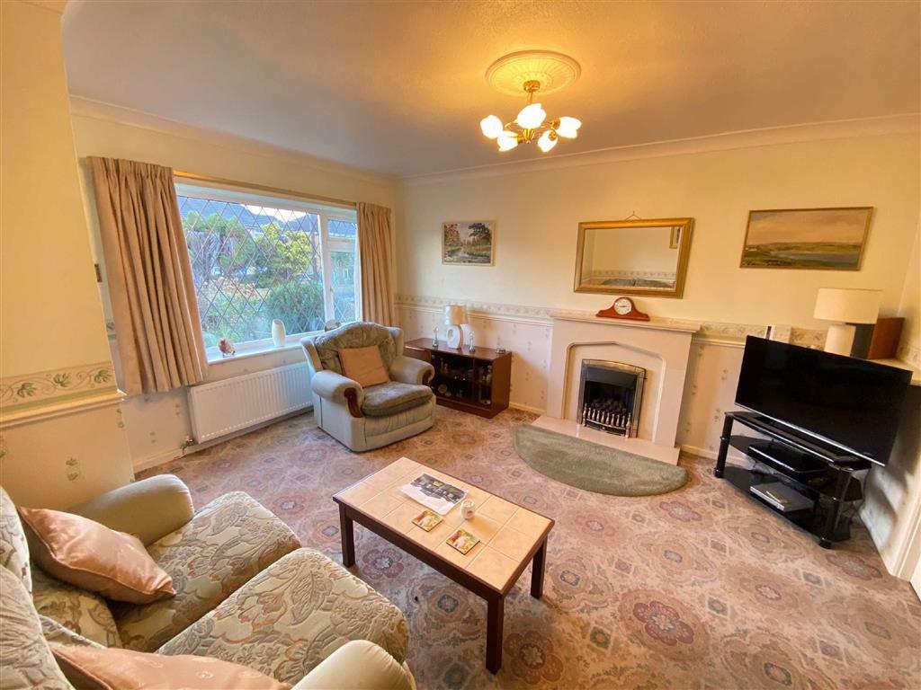Grasmere Drive, Elland, HX5 3 bed semidetached house £185,000