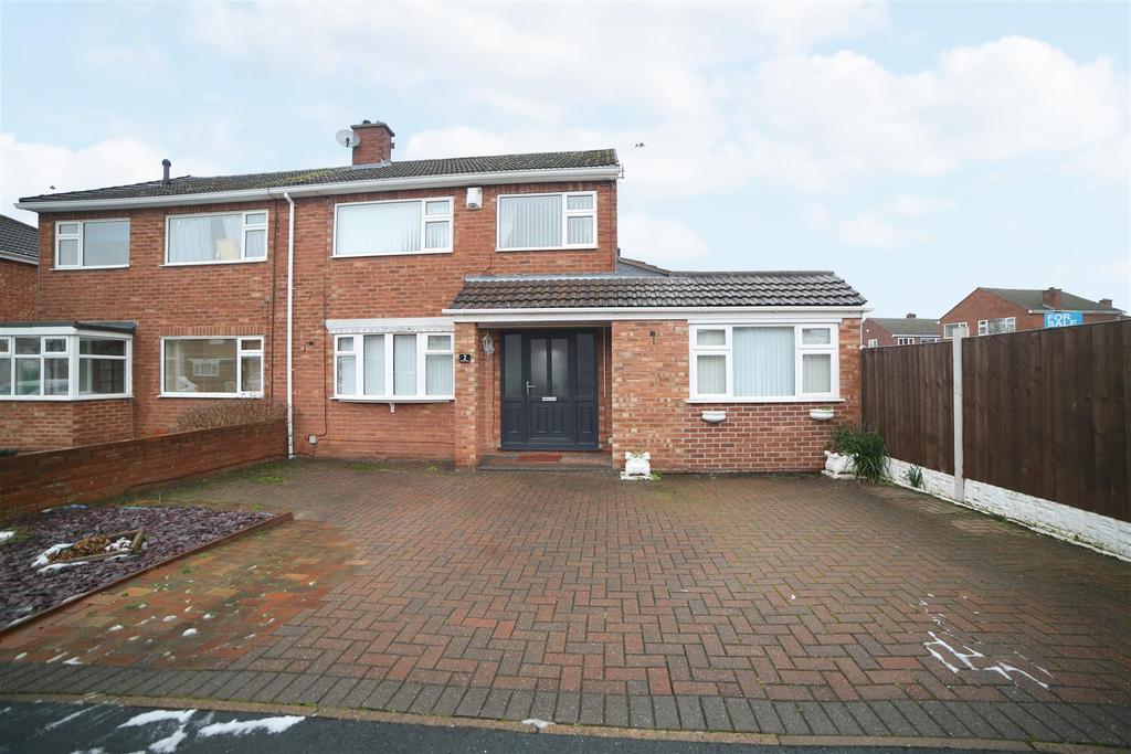 Ashmore Drive, Trench, TF2 7EN 3 bed semidetached house £175,000