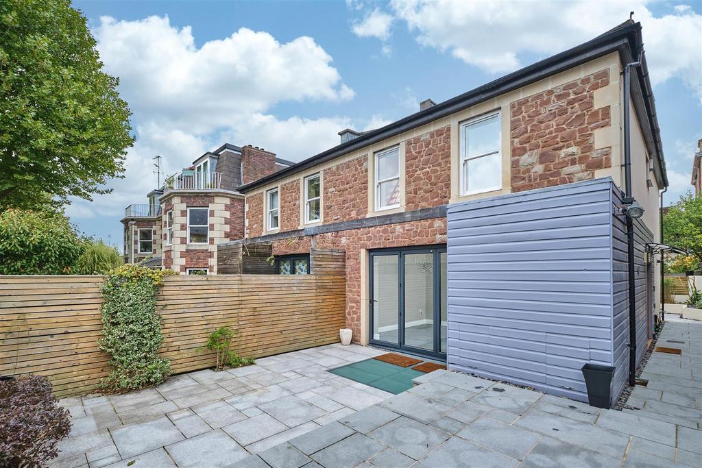 15 Pembroke Vale - Web-4.jpg