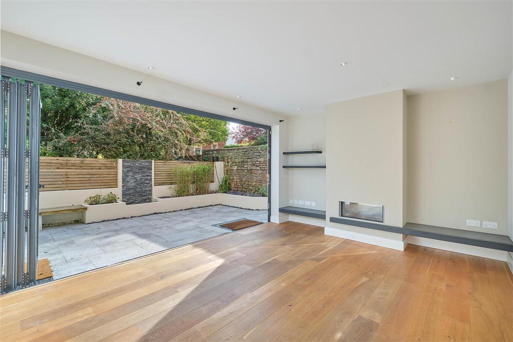 15 Pembroke Vale - Web-3.jpg