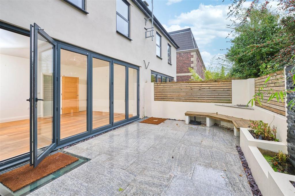 15 Pembroke Vale - Web-15.jpg