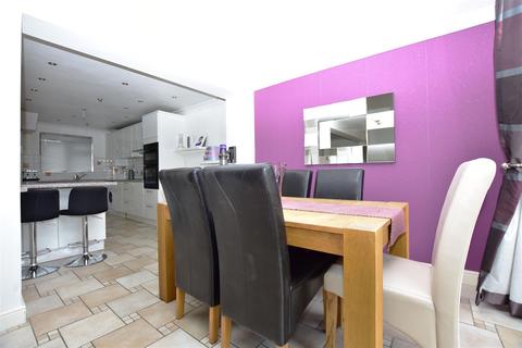 51 Henley Deane, Northfleet, Gravesend, DA11 8SU
