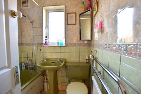 28 Abbey Road, Gravesend, DA12 1RQ