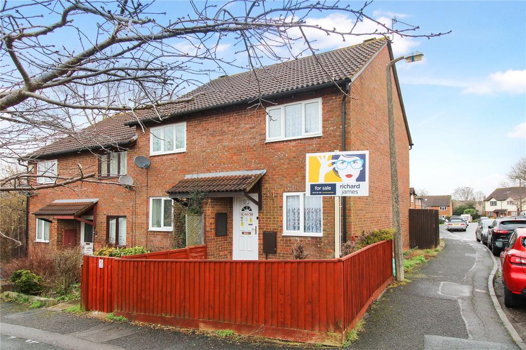 Bayleaf Avenue, Woodhall Park, Swindon, SN2 2 bed end of terrace house