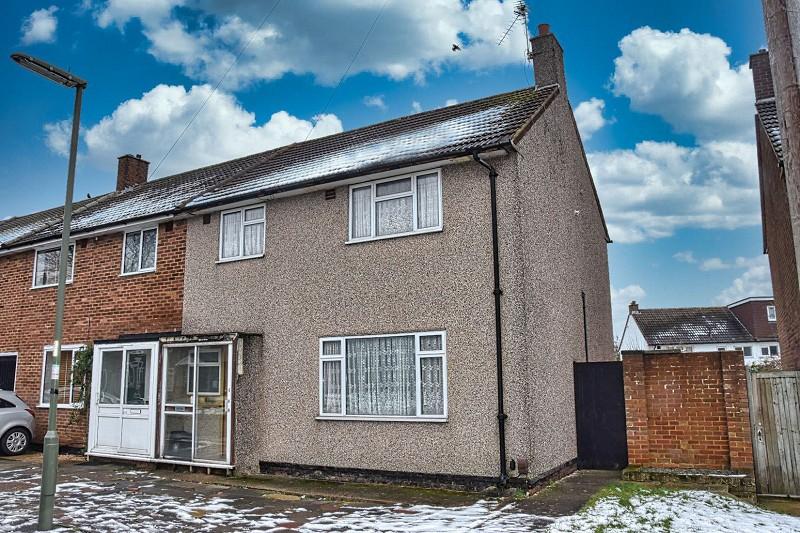 Merland Rise, Tadworth, Surrey. KT20 3 bed end of terrace house £375,000