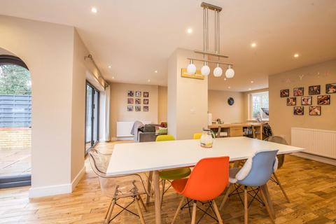 59 Beverley Way, London, SW20 0AW