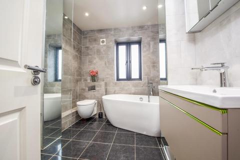 59 Beverley Way, London, SW20 0AW