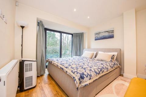59 Beverley Way, London, SW20 0AW